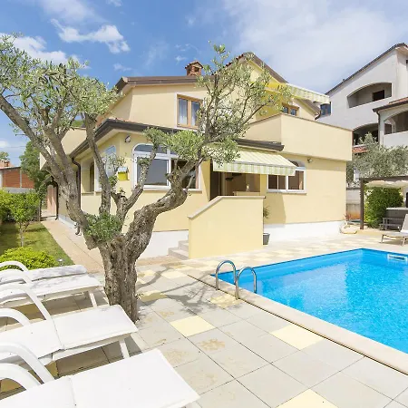 Appartamento Gorgeous In Porec With Swimming Pool *
