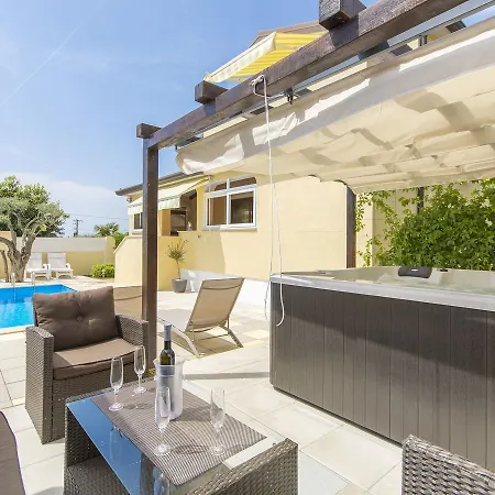 Appartamento Gorgeous In Porec With Swimming Pool