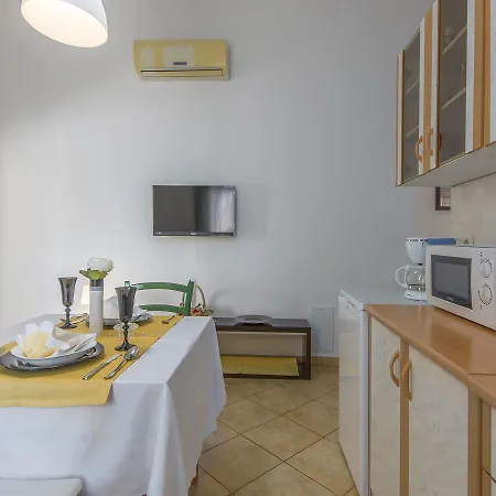 Gorgeous In Porec With Swimming Pool Appartamento Nova Vas (Porec)