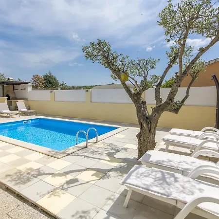 Gorgeous In Porec With Swimming Pool Appartamento Nova Vas (Porec)