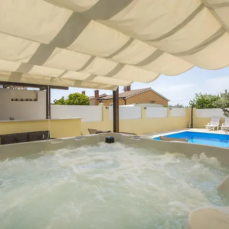 Gorgeous In Porec With Swimming Pool Apartment