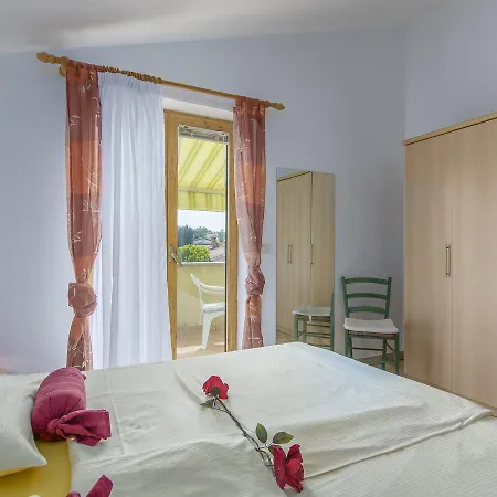 Gorgeous In Porec With Swimming Pool Apartment *